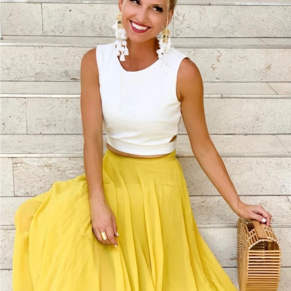 Timeless yellow chiffon maxi skirt in mustard